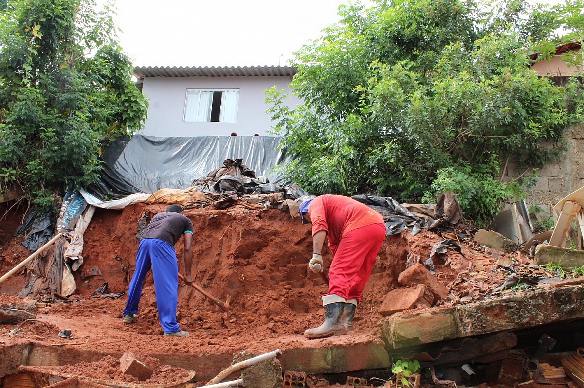 Iniciadas as obras em muros de arrimo no Bairro do Camargo