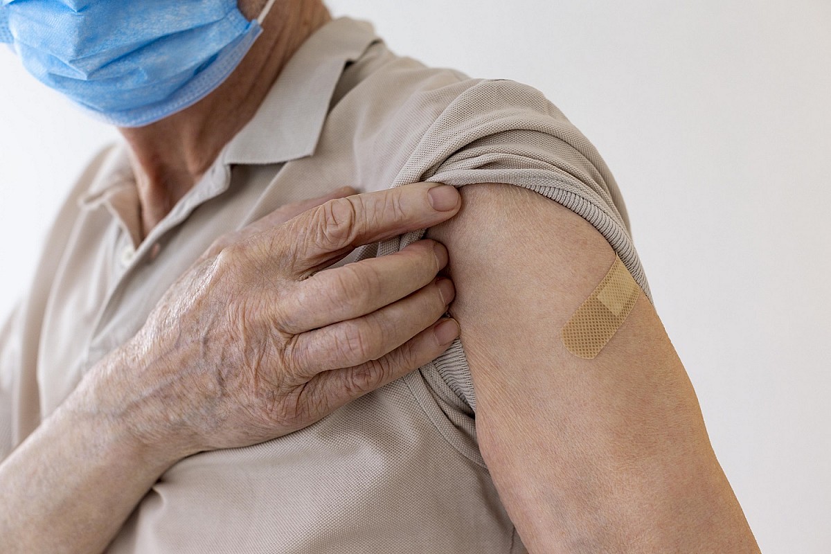 Idosos de 70 a 79 anos recebem dose adicional a partir de segunda-feira, 27