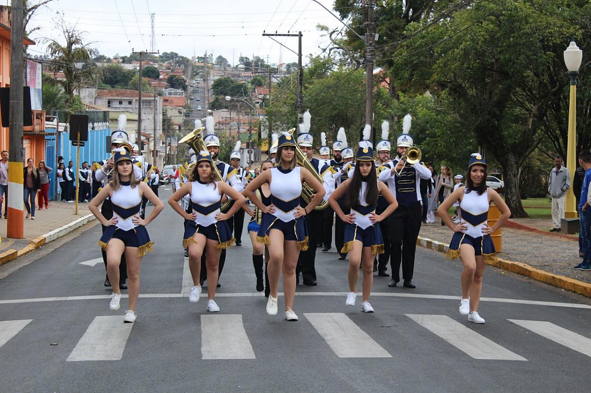 Tradicional desfile festivo comemora 158º aniversário de Avaré