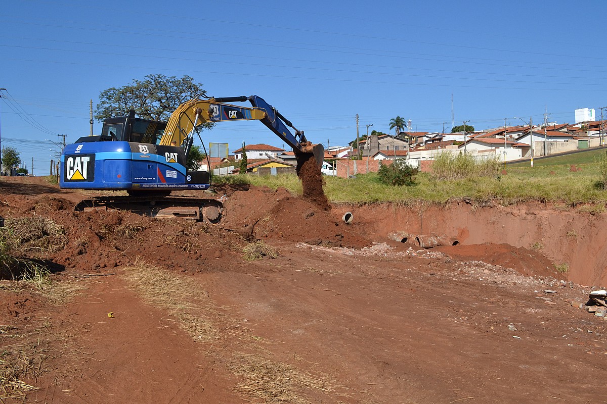 Prefeitura inicia nova obra para conter erosão no Camargo