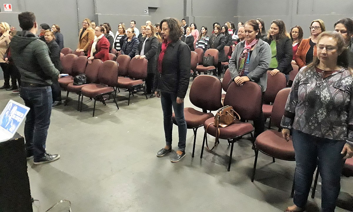 Servidores da Educação ouvem palestra