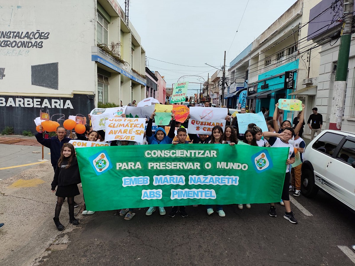 Estudantes protagonizam passeata do Dia do Meio Ambiente