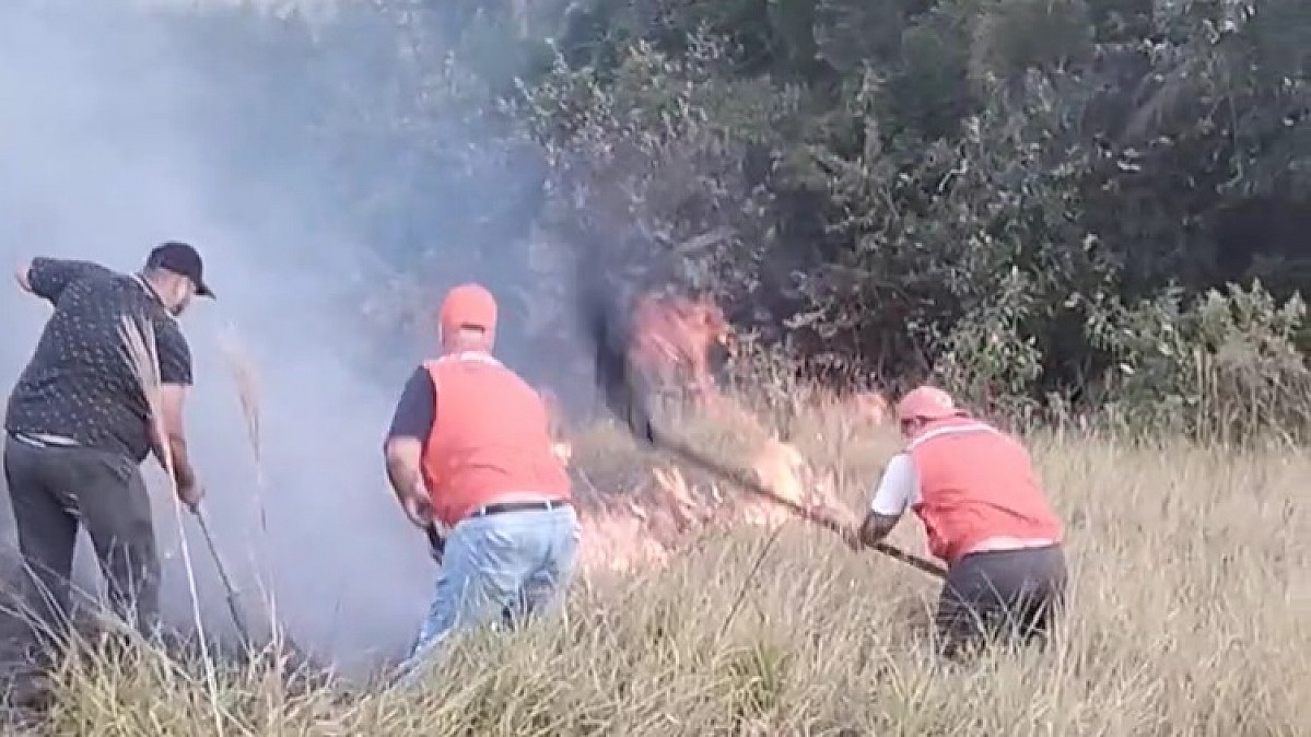 Defesa Civil controla incêndio na região rural de Avaré