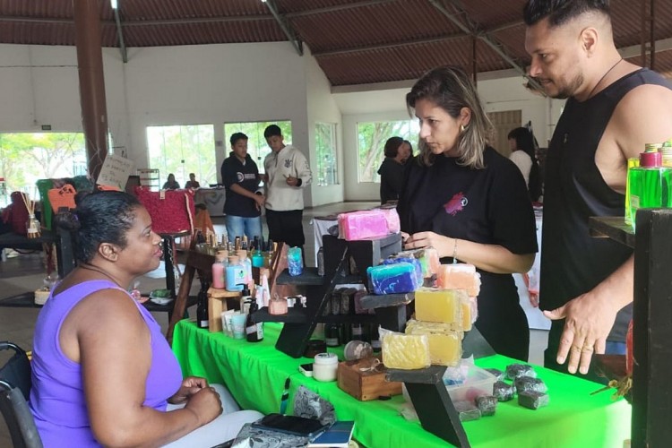 Feira dos Artesãos transforma o Camping Municipal em palco de talento e superação
