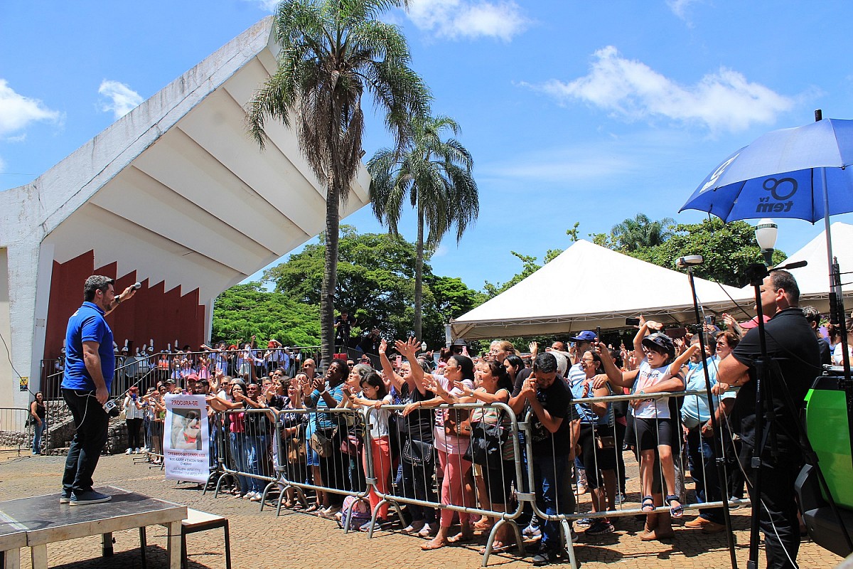 Caravana da TV TEM é recebida pelo público na Concha Acústica