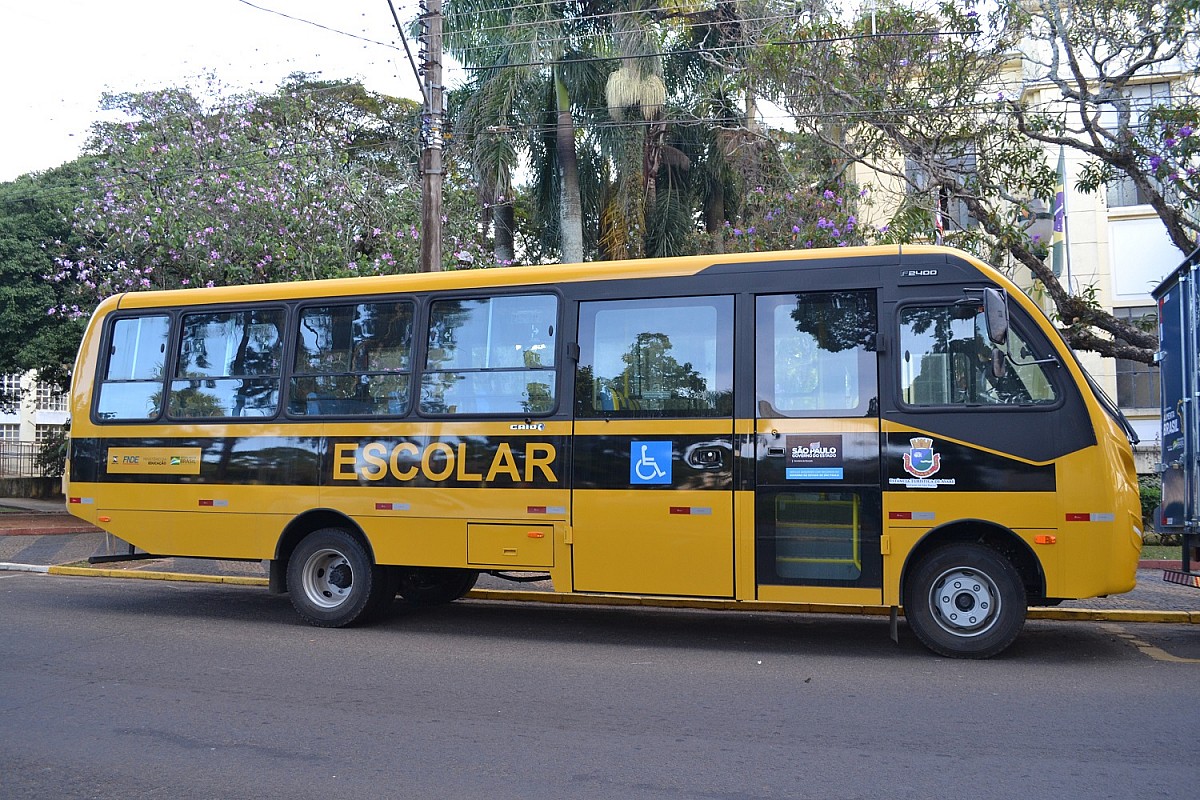 Novo ônibus escolar vai atender alunos da zona rural