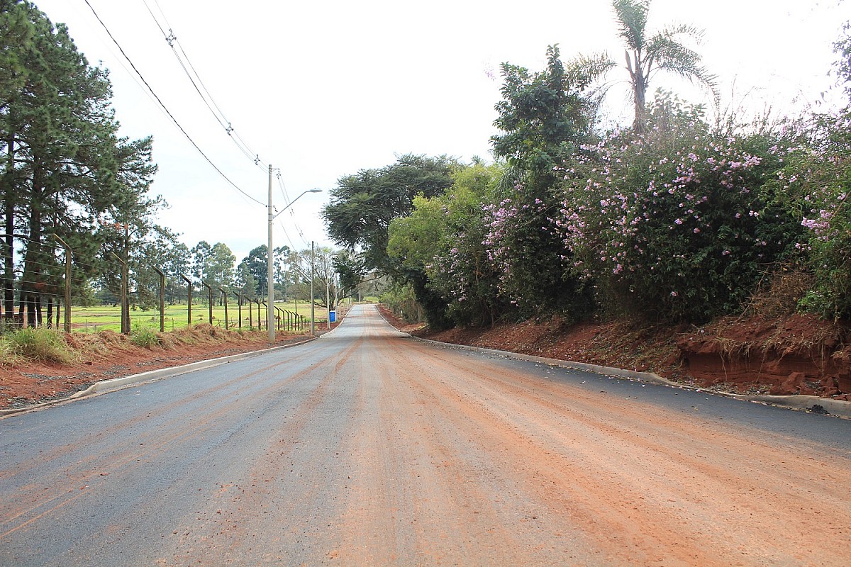 Prefeitura de Avaré pavimenta faixa da Avenida Guarujá