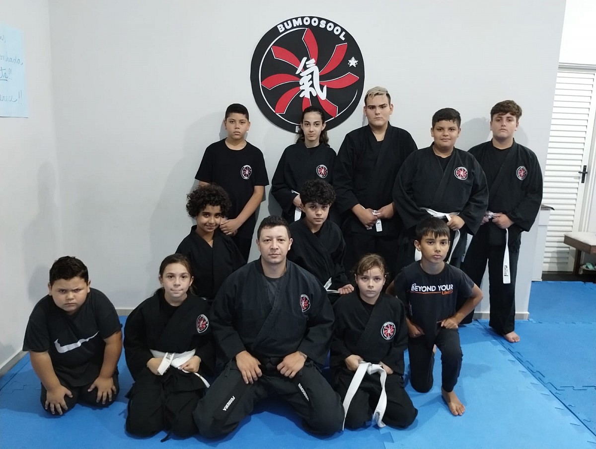 Professor avareense recebe faixa preta de hapkido