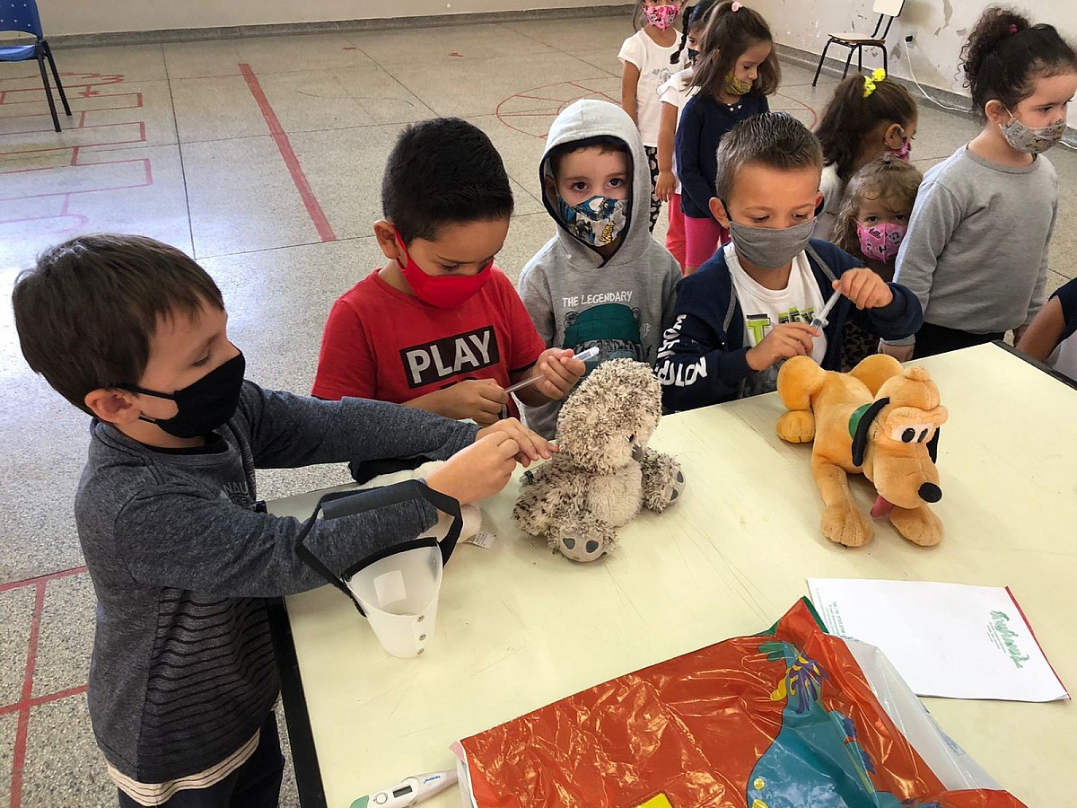 Alunos da escola Licínia Guazzelli participam da Semana das Profissões