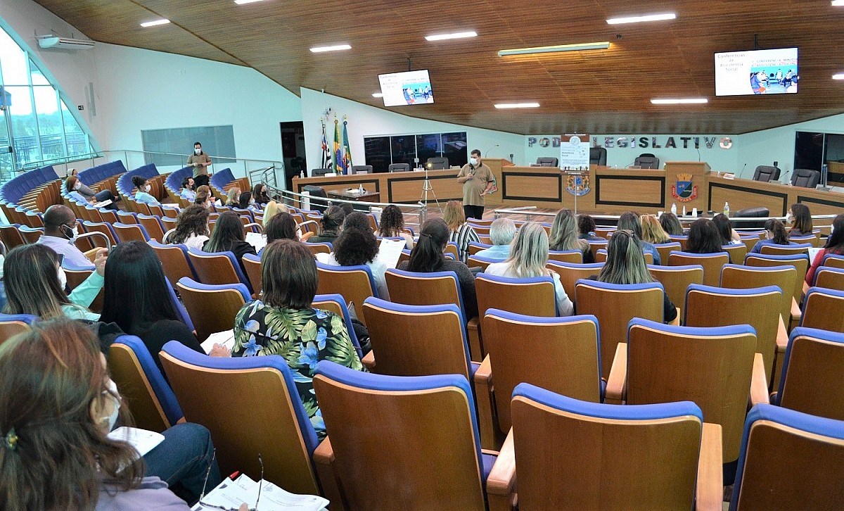 Conferência municipal debate políticas públicas de Assistência Social