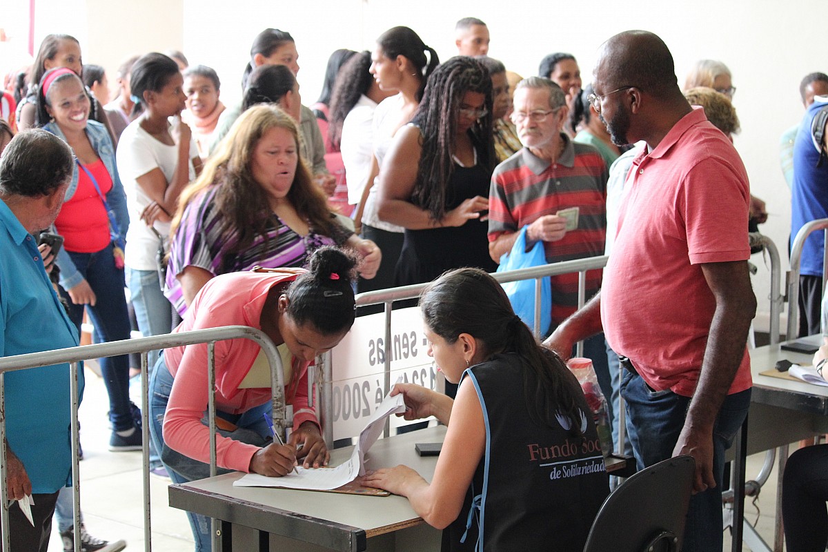 Fundo Social entrega aproximadamente 2 mil cestas de Natal