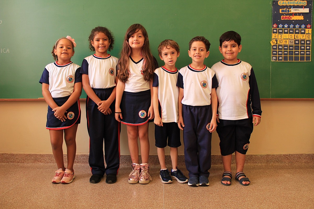 Prefeitura de Avaré entrega uniforme para alunos de escolas municipais