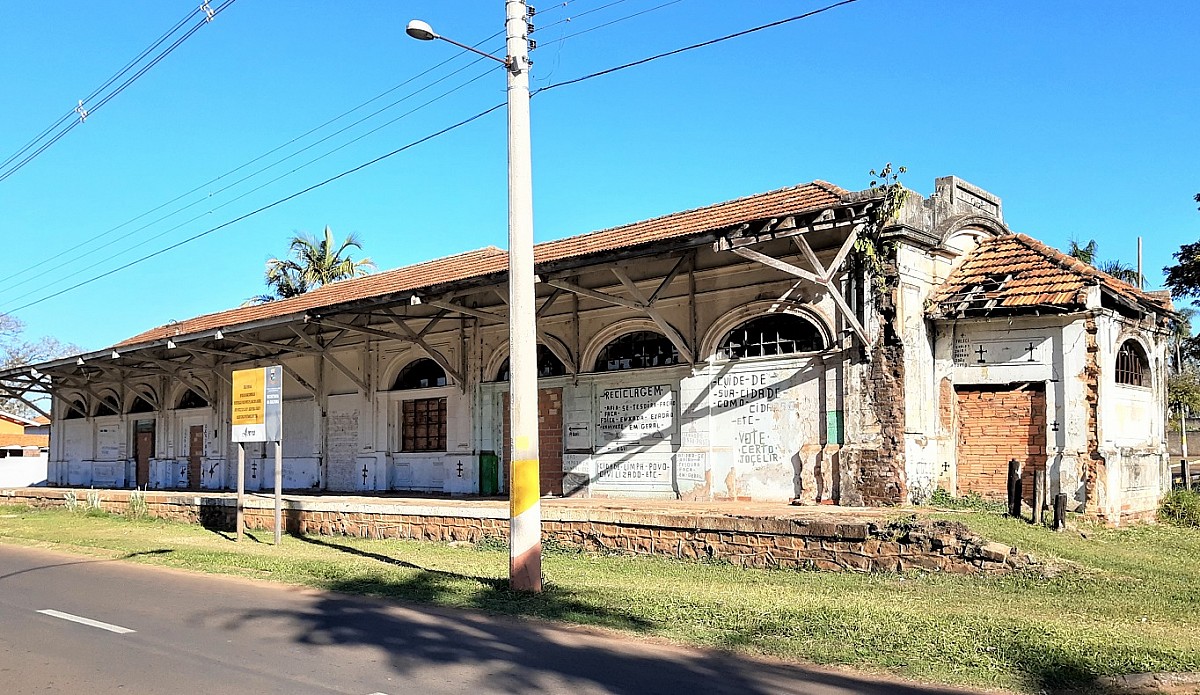 Cultura promove visita técnica em antiga estação ferroviária