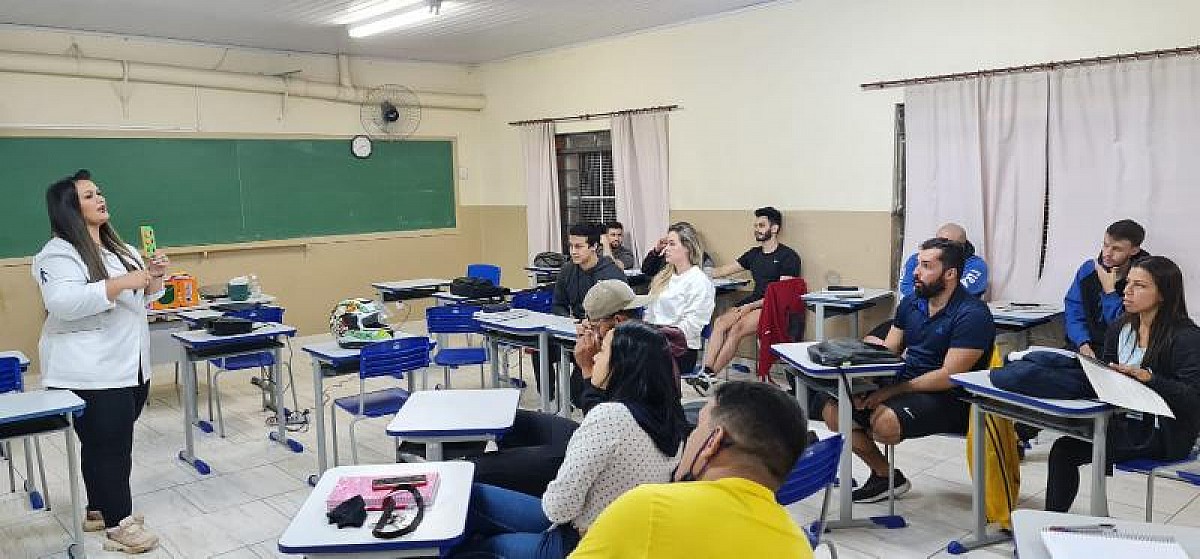 Projetos de inclusão do município são apresentados a estudantes de Educação Física