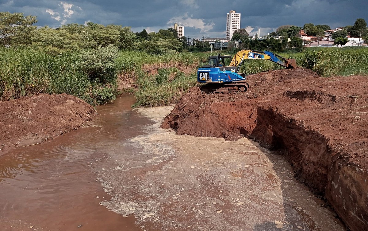 Prefeitura de Avaré promove limpeza no Ribeirão Lajeado