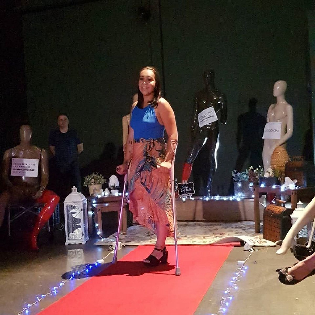 Pessoas com deficiência são protagonistas em desfile