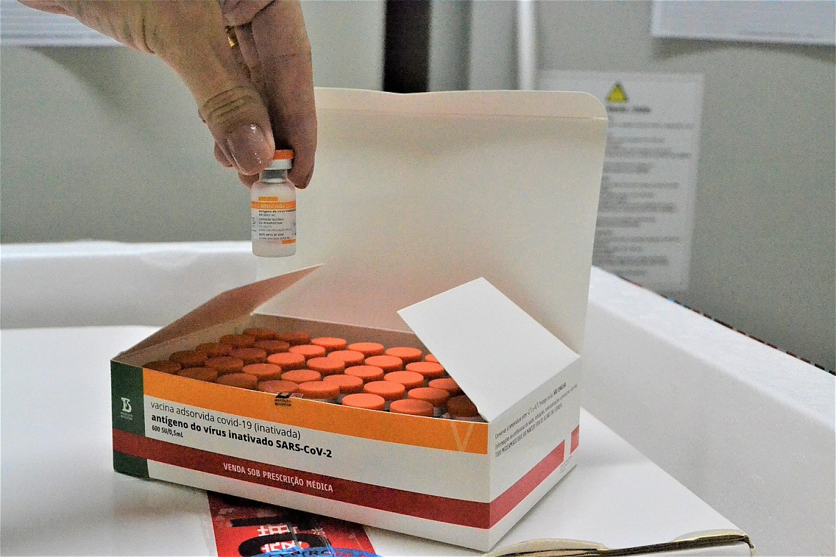 Secretaria Municipal da Saúde dá início à vacinação contra a Covid-19