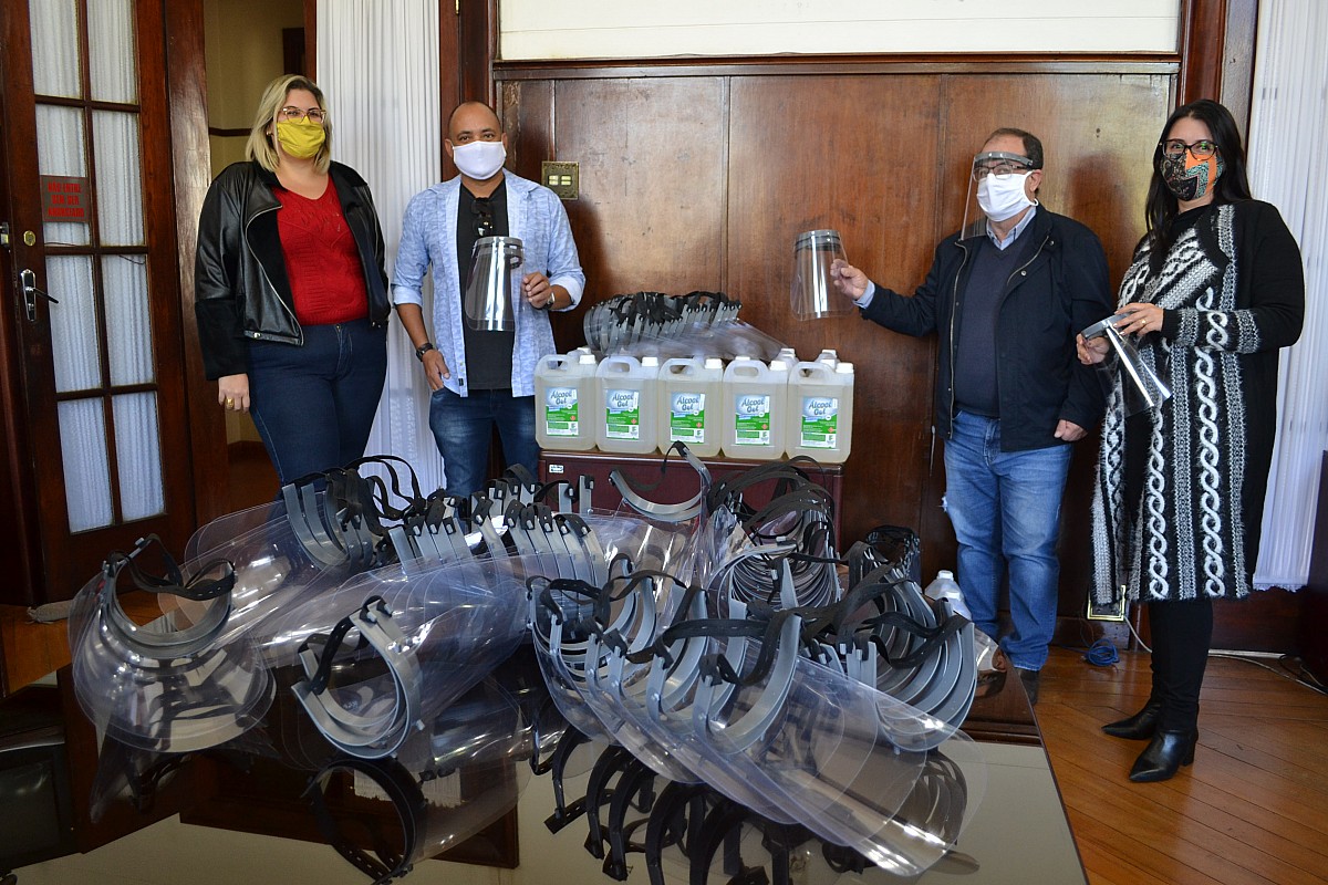 Instituto Federal doa máscaras e álcool em gel para a Prefeitura de Avaré