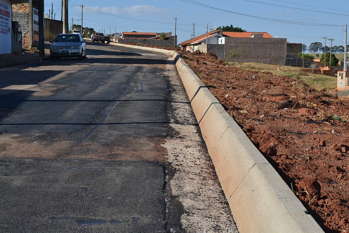 Avenida na Vila Operária ganha nova guia