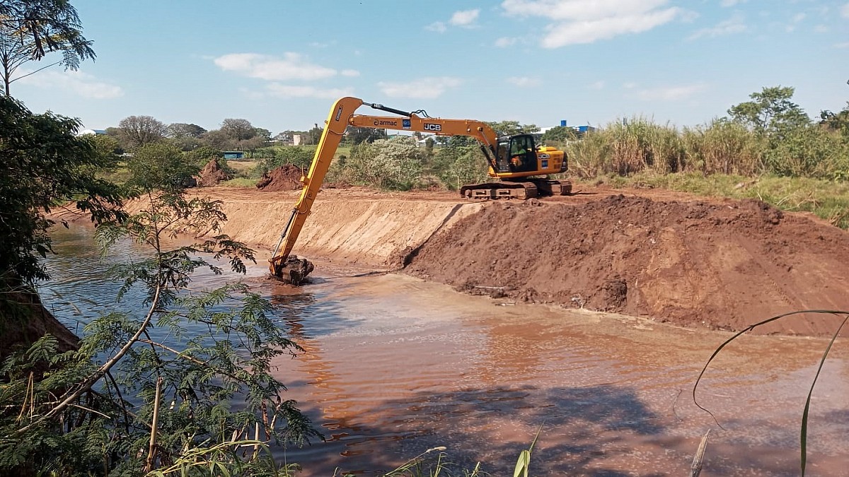 Córrego Lajeado passa por nova operação para prevenção de enchentes