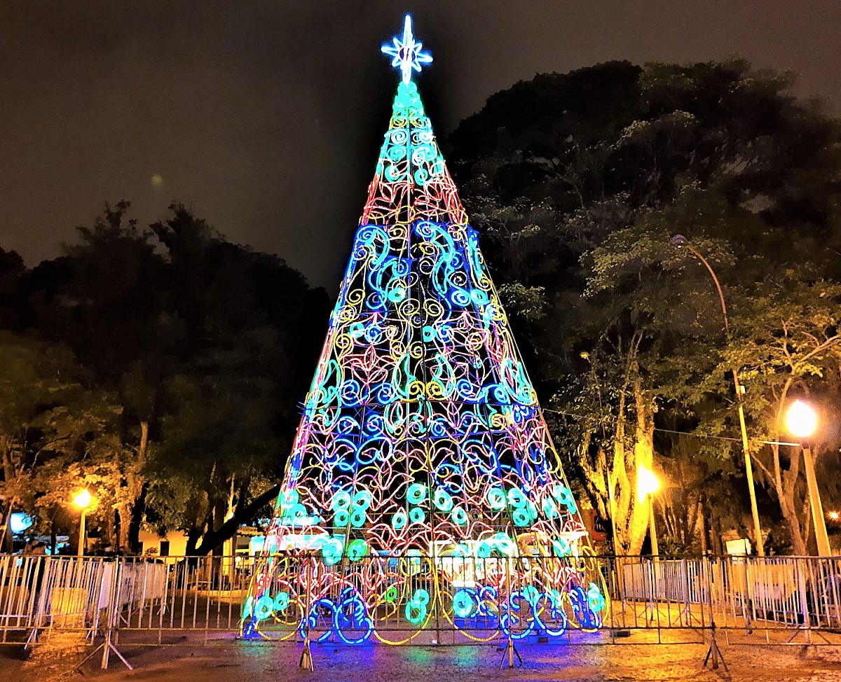 Decoração em vias públicas coloca Avaré no clima de Natal