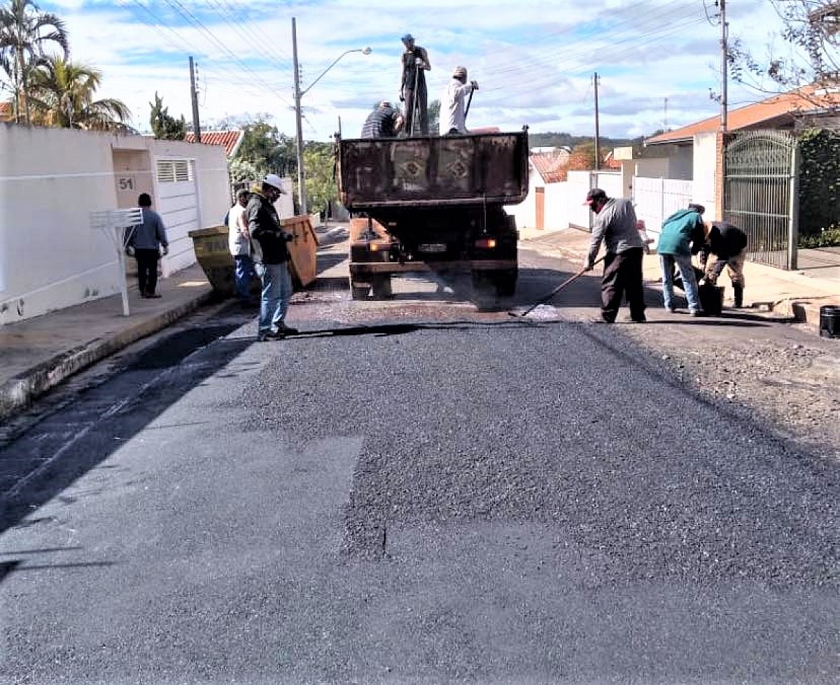 Secretaria de Serviços promove melhorias em ruas do bairro Morada do Sol