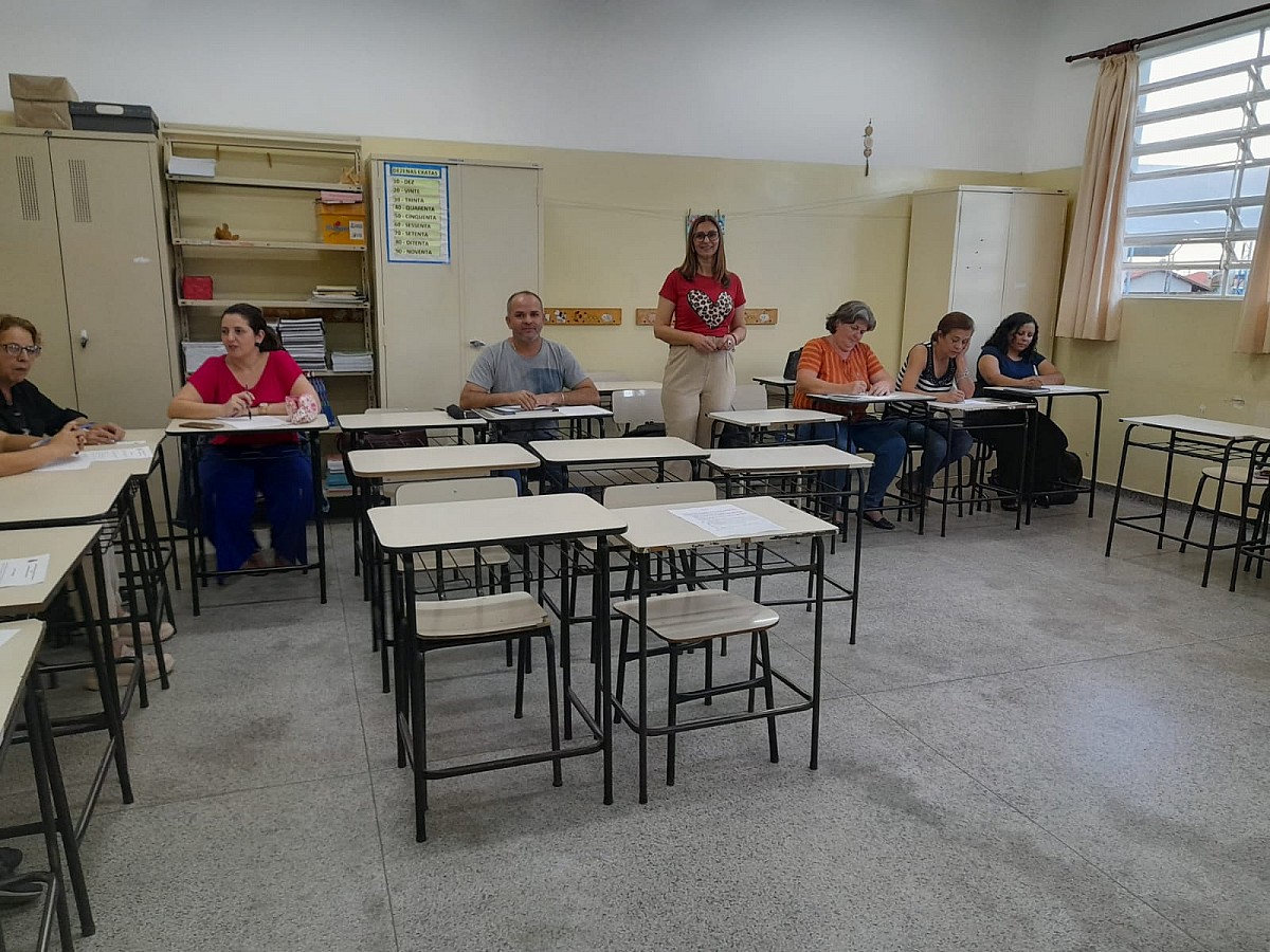 Oficina pedagógica capacita professores de escolas municipais