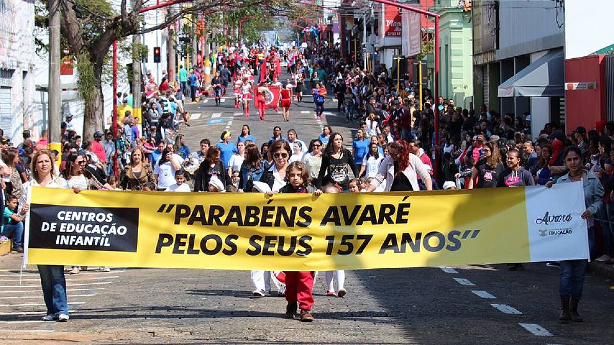 Desfile festivo homenageou o escultor Fausto Mazzola