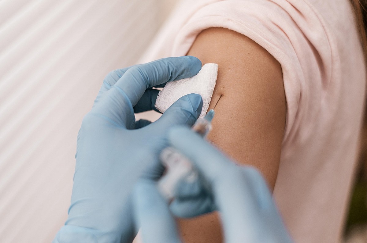 Pessoas de 43 a 49 anos são imunizadas contra a Covid a partir de quarta-feira, 23