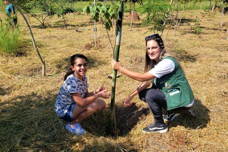 Alunos participam de plantio e visita técnica em ação do Dia Mundial da Água