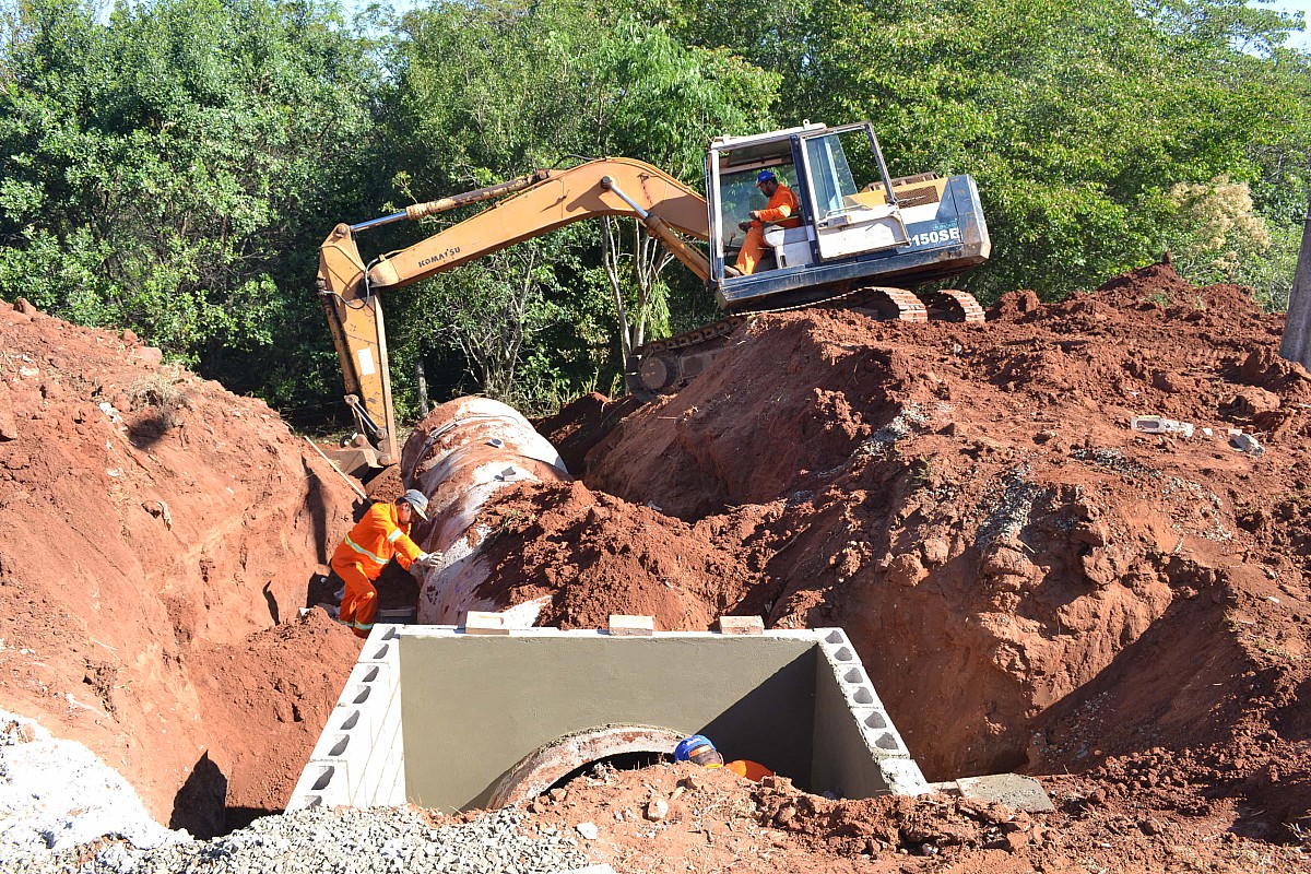 Prefeitura inicia obras para asfaltamento do Jardim Califórnia