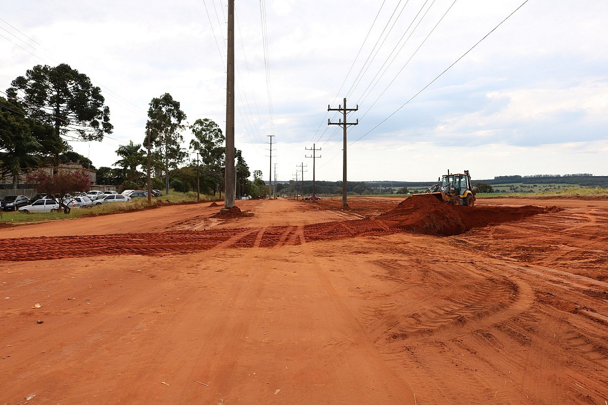 Prefeitura de Avaré alarga trecho de terra da Avenida Fuad Haspani