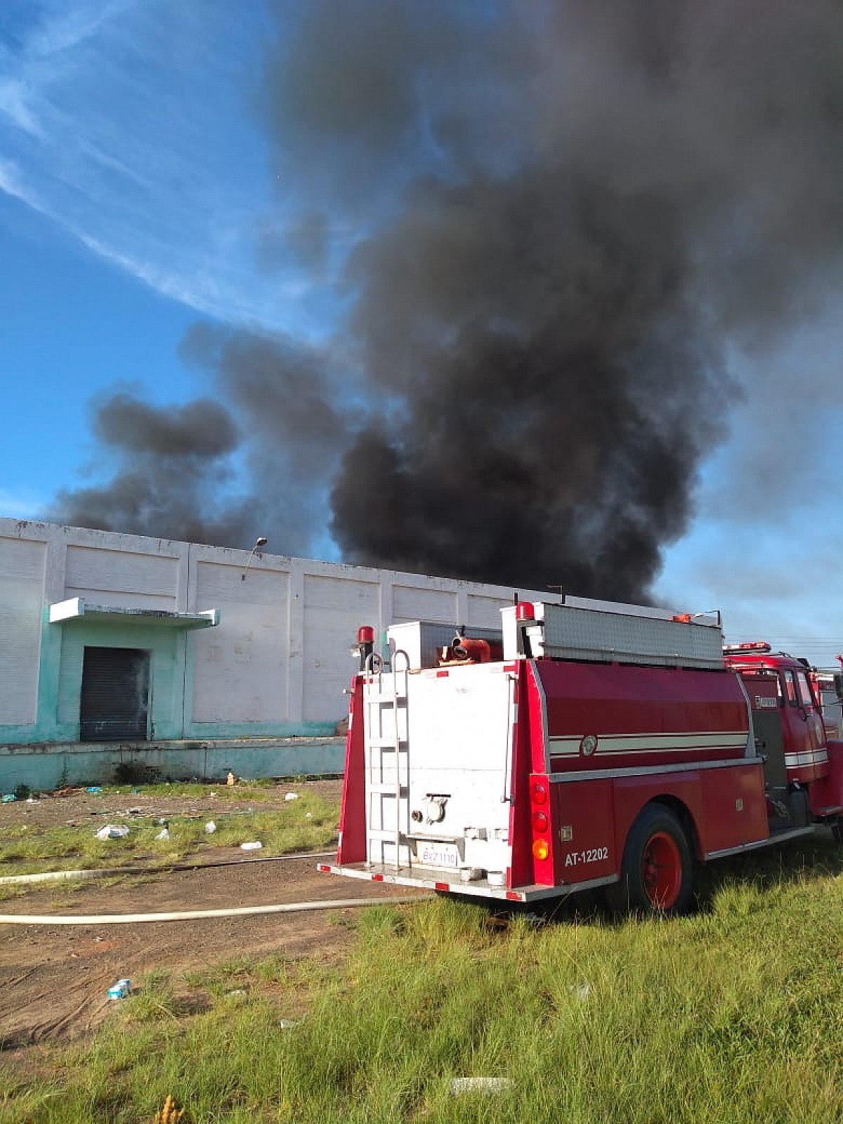 Incêndio em barracão de reciclagem