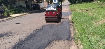 Ruas e estradas rurais passam por manutenção