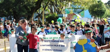 Escolas realizam passeata do Meio Ambiente