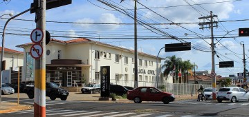 Prefeitura substitui placas de trânsito na região central de Avaré