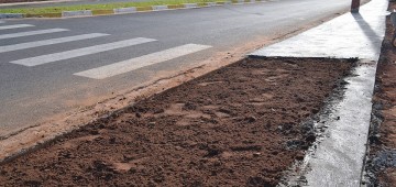 Prefeitura inicia construção de calçada na Avenida Tininho Negrão