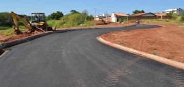 Pavimentação em rua finaliza obra contra erosão no Jardim Europa