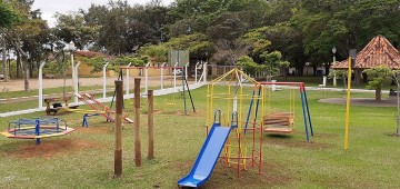 Camping Municipal ganha novo parquinho