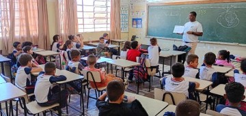História em quadrinhos é tema de palestra na escola municipal Orlando Cortez