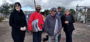 Fundo Social faz entrega de cobertores a famílias