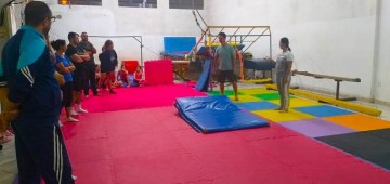 Professores passam por capacitação sobre capoeira e ginástica artística