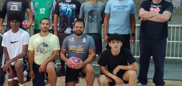 Ex-técnico da Seleção Brasileira de Handebol ministra treino a atletas de Avaré