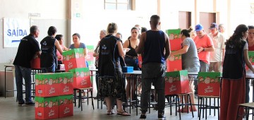 Fundo Social encerra 2023 com entrega de cestas de Natal