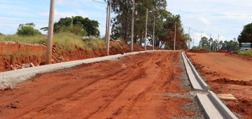 Pavimentação da Avenida Santa Bárbara entra na fase final