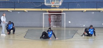 Curso sobre modalidade paralímpica goalball reúne 40 pessoas