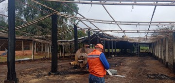 Defesa Civil de Avaré inspeciona granja atingida por incêndio