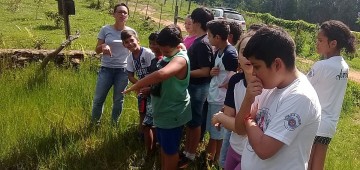 Alunos visitam nascente modelo no bairro Vereda do Sol