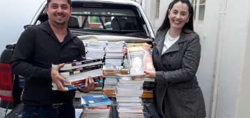 ETEC de Cerqueira César faz doação de livros ao Fundo Social