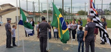 Alunos da EMEB Duílio Gambini participam da Escola da PM